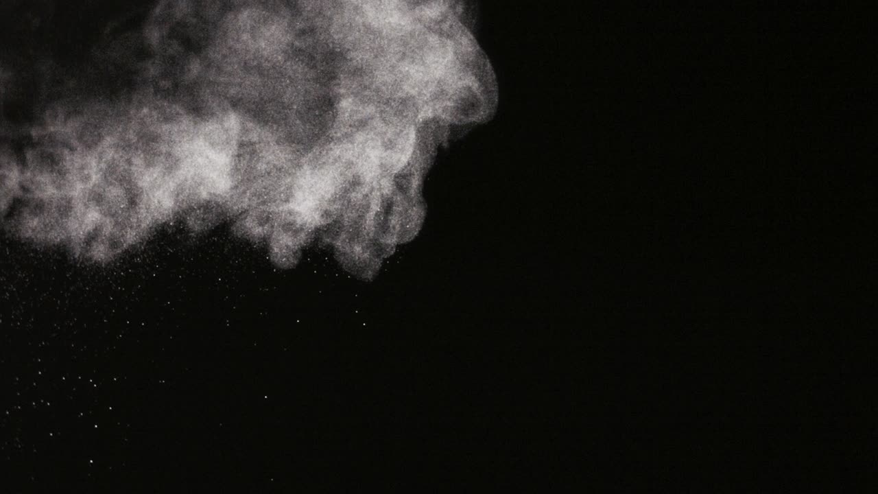 검은 바탕에 분리 된 파우더