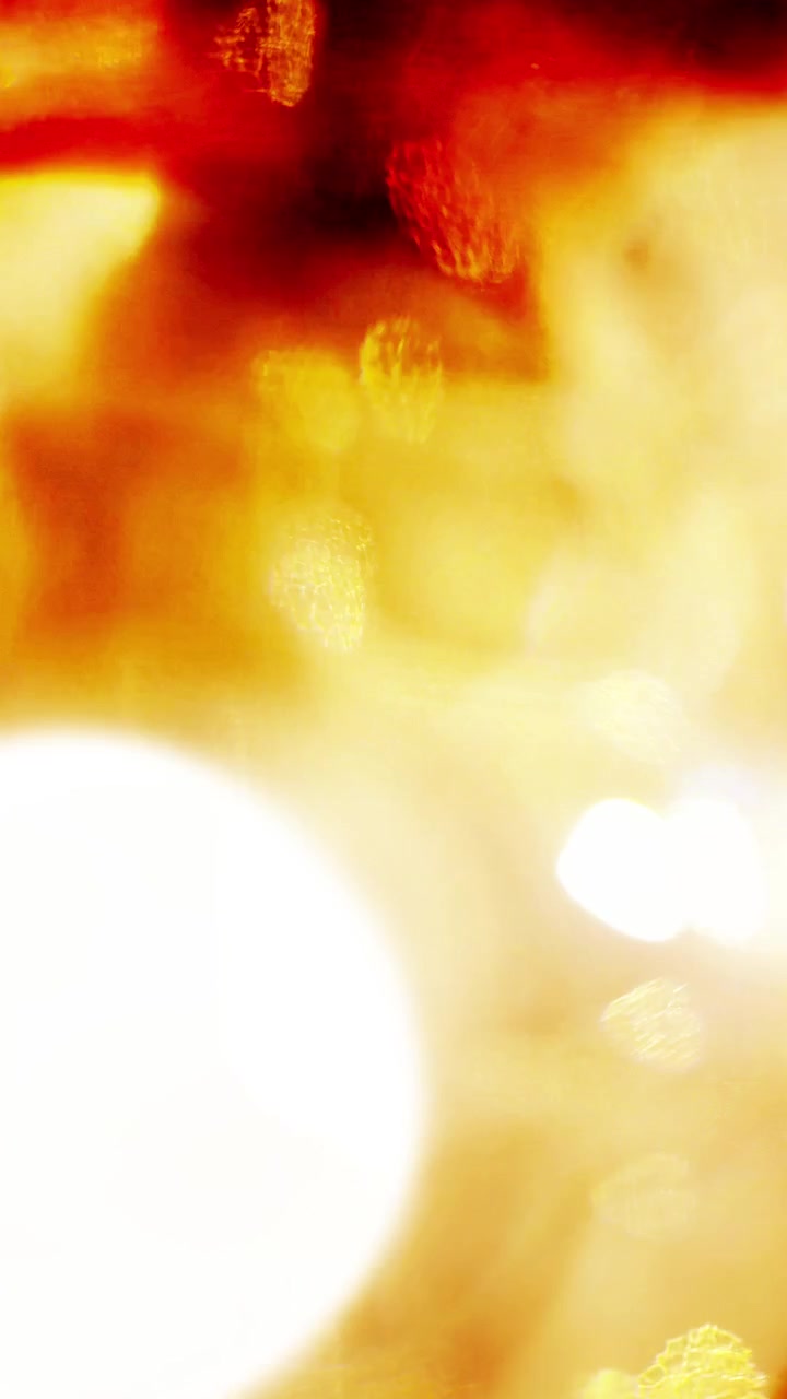 Luci Bokeh Astratte Dinamiche con Colori Caldi