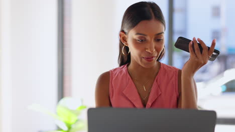 Business-woman,-loudspeaker