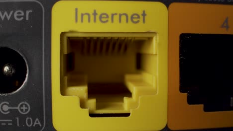 foto macro de un puerto ethernet en un enrutador