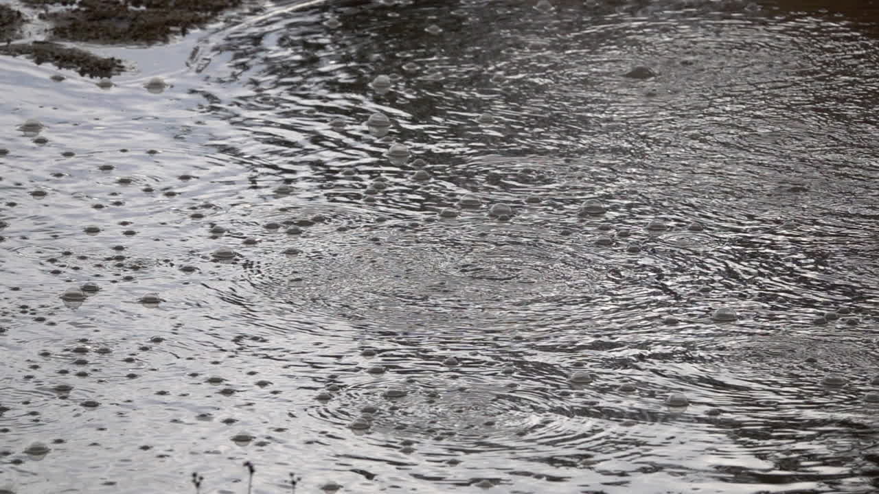 슬로우 모션으로 끓는 온천수