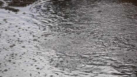 agua termal turbulenta en cámara lenta