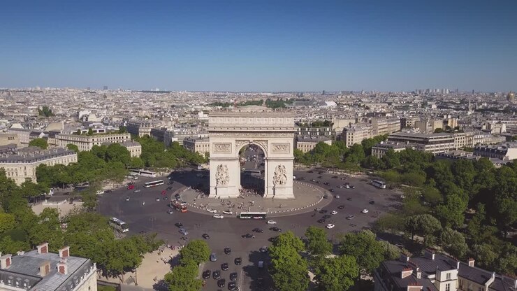 giorno d'estate soleggiato parigi città famoso arco del trionfo panorama aereo 4k time lapse francia