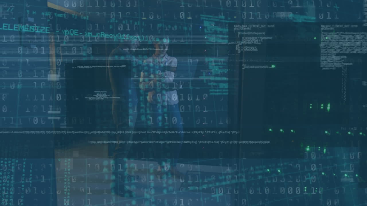 animación del procesamiento de datos sobre diversos ingenieros y ingenieras que usan computadoras portátiles en la sala de servidores