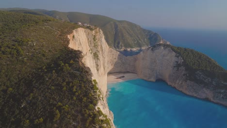 impresionantes vistas aéreas de la playa de navagio