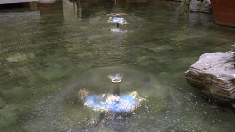 two water effects that make the visual of this fountain more attracting