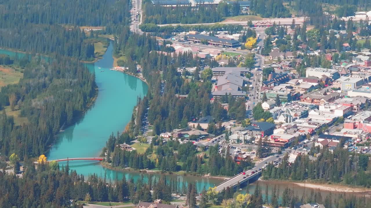 Vista aerea panoramica, Città di Banff, scatto mattutino. Parco Nazionale di Banff, Alberta, Canada
