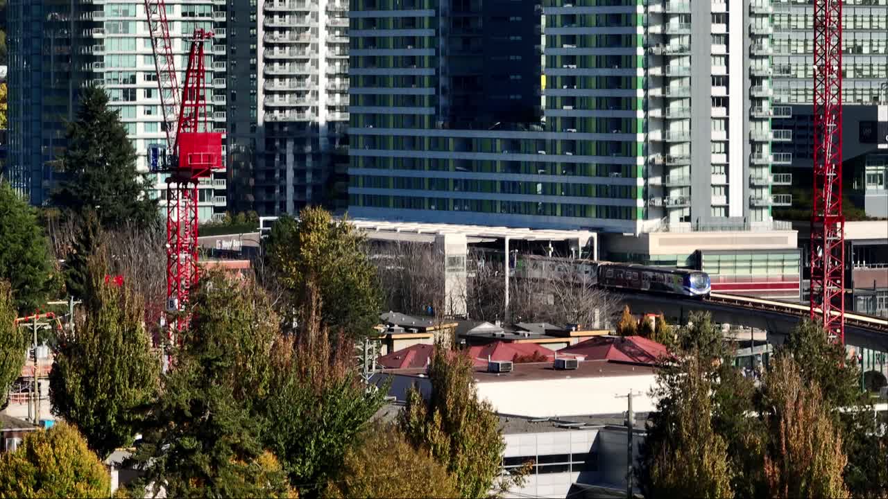 캐나다 밴쿠버의 마린 드라이브 스테이션에서 출발하는 스카이 트레인