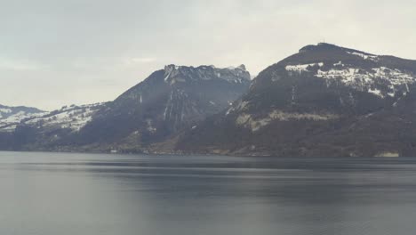 Antena-De-Drones-Del-Lago-Thun-Thunersee-En-Invierno