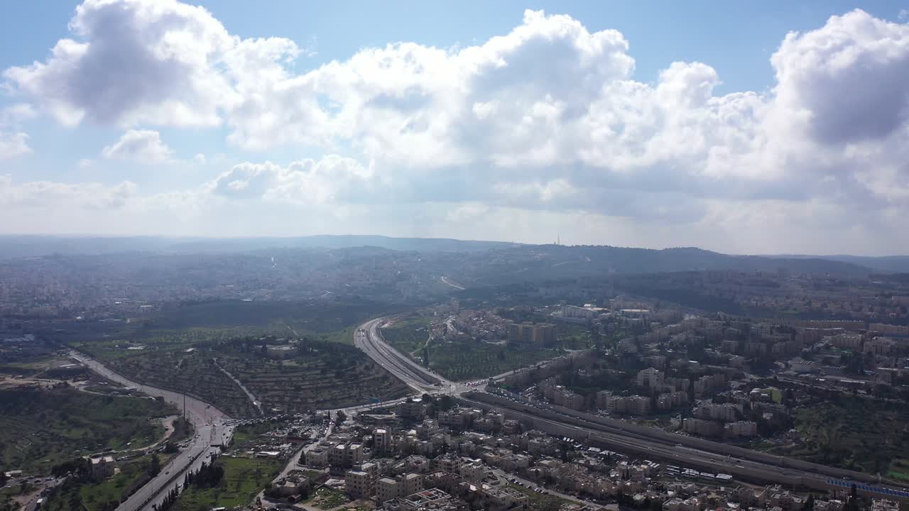 예루살렘과 베들레 시의 넓은 공중 비행 모습