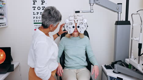 Augenarzt,-Frau-Und-Phoropter-Zur-Augenuntersuchung