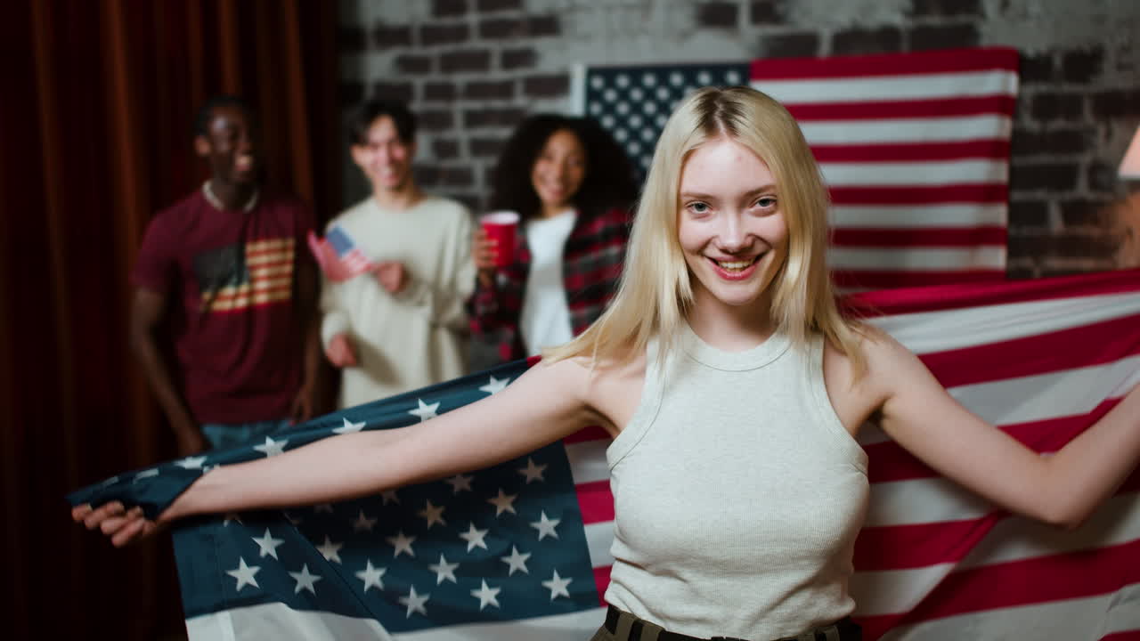 7월 4일을 축하하는 친구들