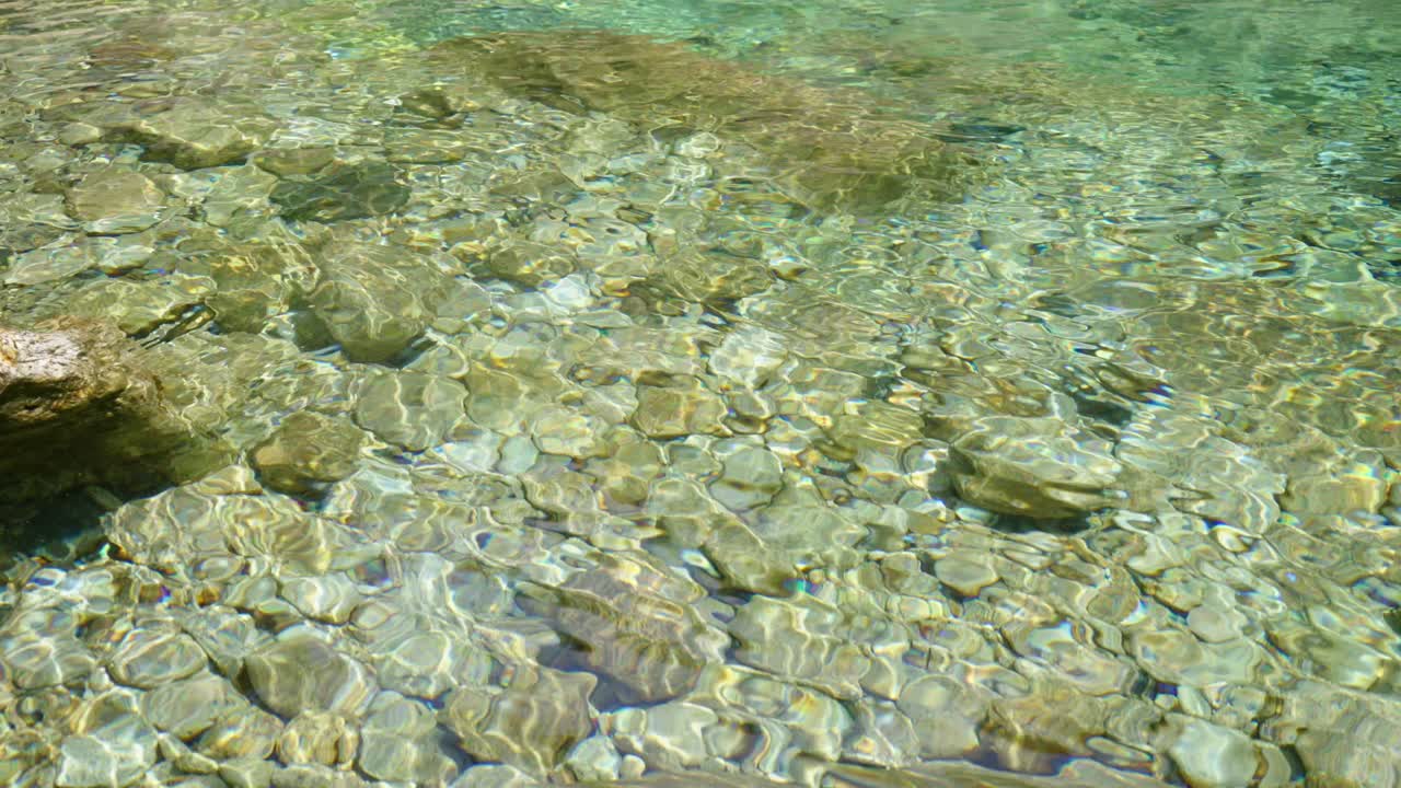 A clear stream in the valley,Flowing streams, clear and pure water resources，Clear river, underwater photography, light and shadow flowing with the waves, very beautiful