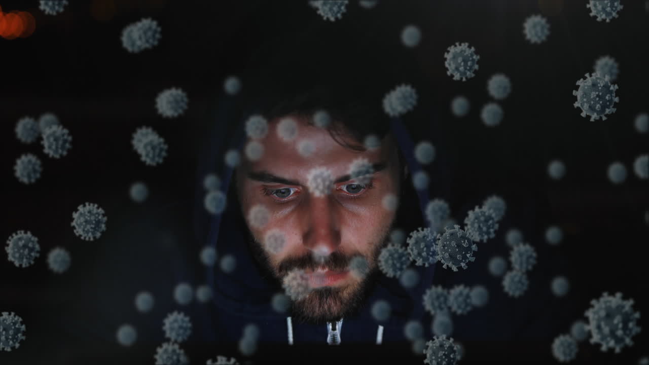 Animazione di un uomo hacker incappucciato su macro cellule fluttuanti di coronavirus COVID-19.