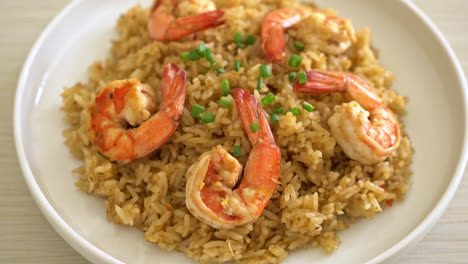 garlic fried rice with shrimps or prawns