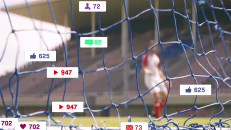 animación de múltiples barras de notificación sobre un jugador de fútbol caucásico golpeando la pelota en el poste de la portería
