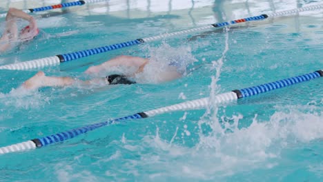 Swimmers-swimming-into-the-pool