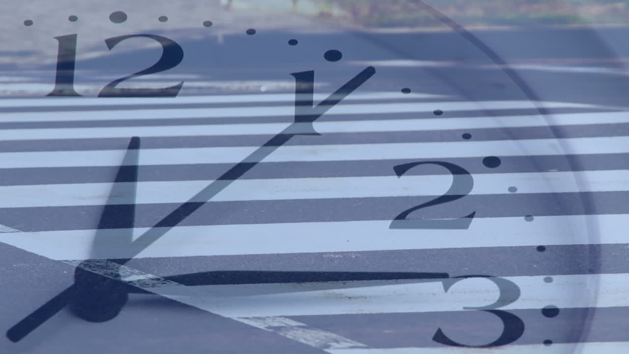 앞면 에 시계 가 있는 사람 들 이 빨리  ⁇ 고 있다