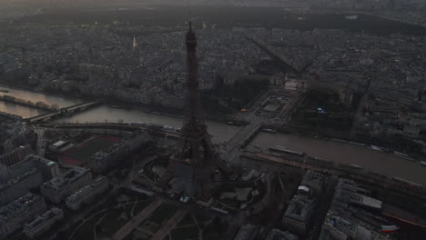 Increíbles-Imágenes-Panorámicas-Aéreas-De-La-Ciudad-Al-Atardecer.-Famosa-Torre-Eiffel-Y-Jardins-Du-Trocadero-Cerca-Del-Río-Sena.-París,-Francia