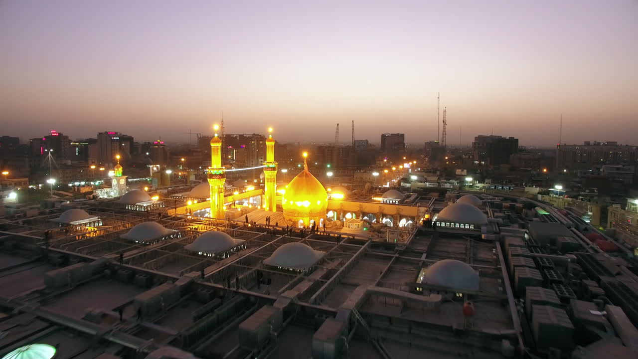 peregrinos chiítas en karbala entre mezquitas drone flay cam