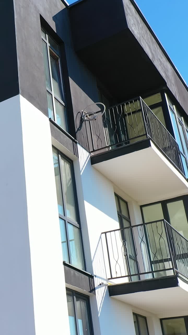 Moderne lejlighedsbygning udefra