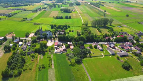 Abstrakte-Geometrische-Formen-Landwirtschaftlicher-Parzellen-Verschiedener-Kulturen-In-Gelben-Und-Grünen-Farben