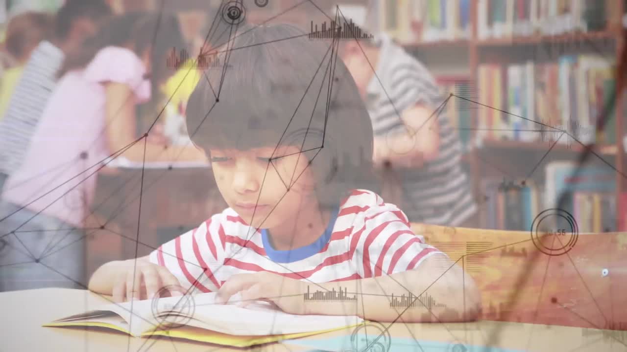 학교 도서관에서 공부하는 소년에 대한 연결 네트워크와 데이터 처리