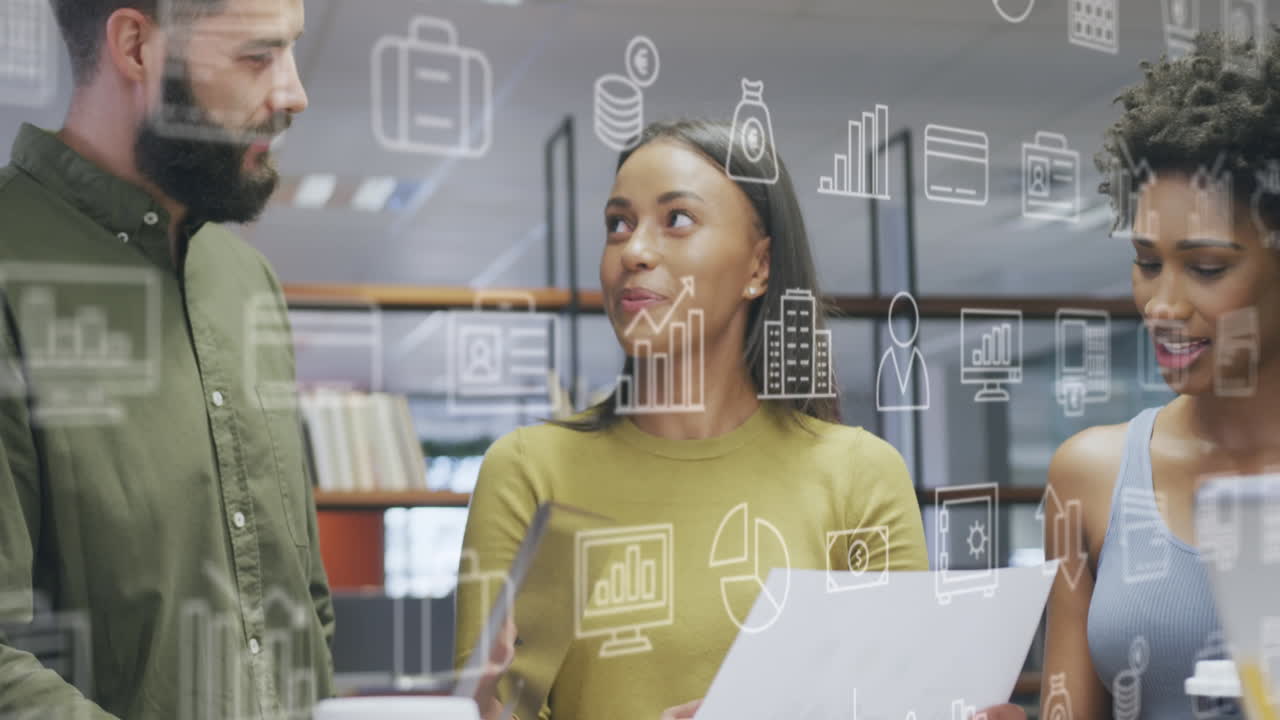animación de iconos sobre diversas personas de negocios que trabajan en la oficina.