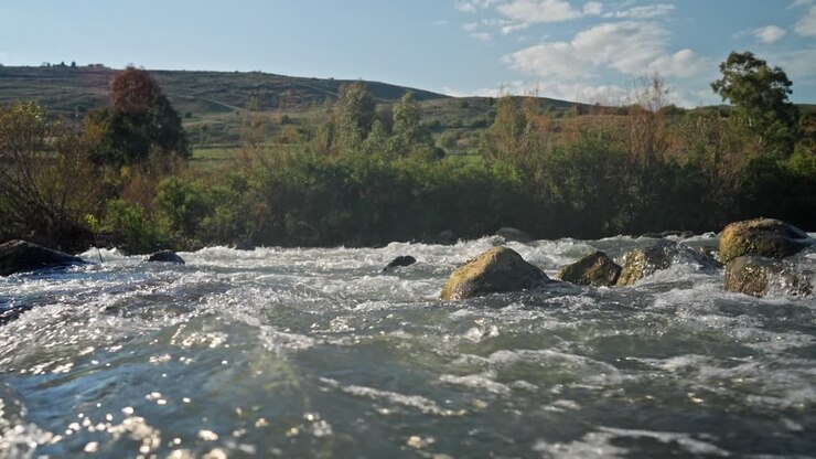 Le courant de l'eau dans le fleuve Jourdain