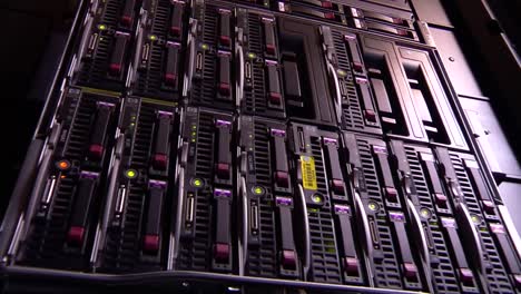 el interior de un centro de procesamiento de datos 3