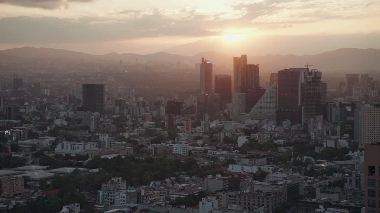 paisaje de la ciudad al amanecer