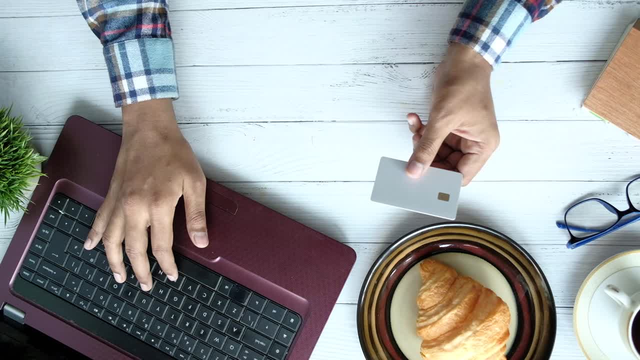 직장에서 온라인 쇼핑