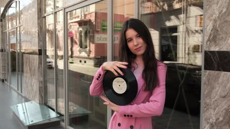 Beautiful-girl-on-the-street-in-the-city-with-a-disk-in-his-hands