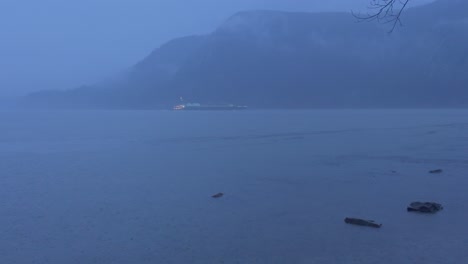 Una-Tarde-Fresca-Y-Lluviosa-Con-Niebla-En-El-Río-Hudson-En-El-Valle-Hudson-De-Nueva-York