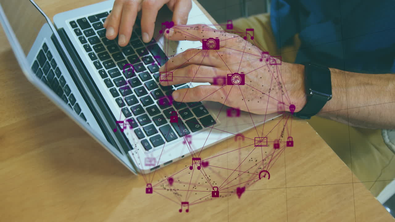 animación de globo de iconos digitales girando sobre la sección media de un hombre usando una computadora portátil en la oficina.