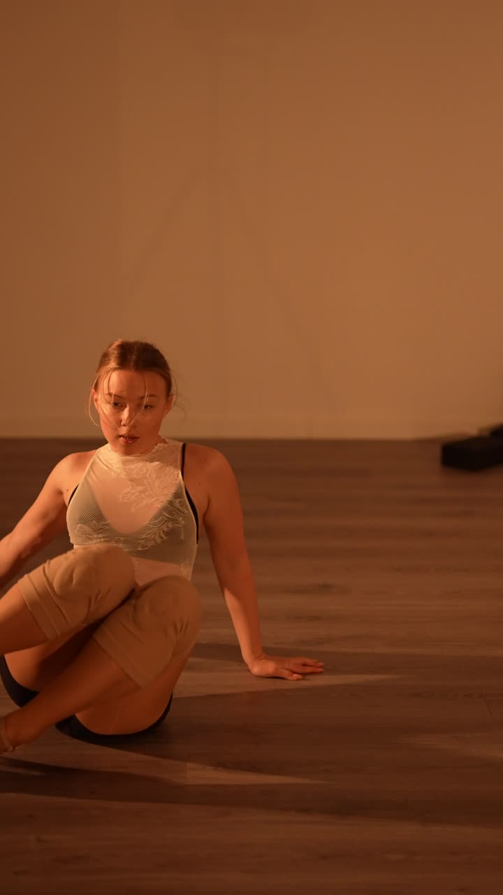 bailarina posando y haciendo ejercicio