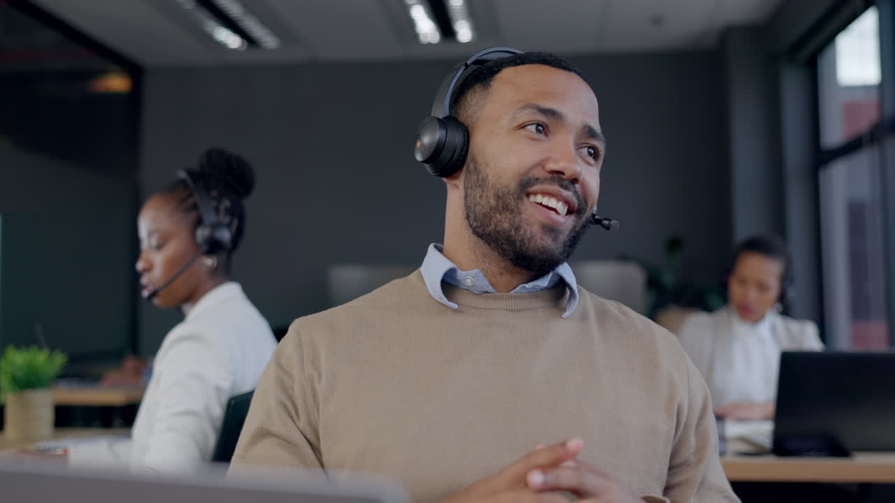 Call center, uomo che parla