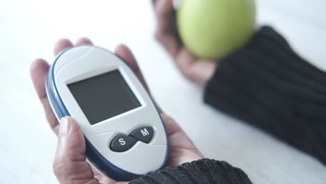 blood glucose meter and apple