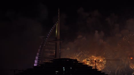 fuochi d'artificio a dubai, burj al arab anno 2023