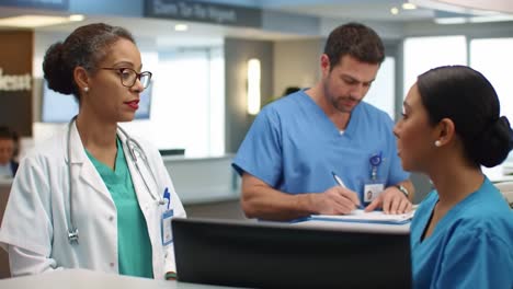 interacción con el personal del hospital