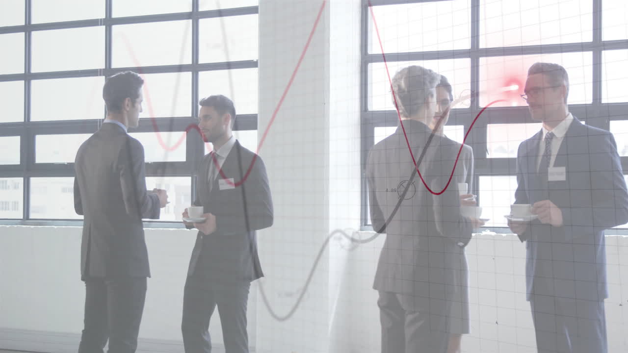 사무실에서 다양한 사업가들에 대한 금융 데이터 처리의 활성화