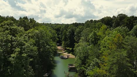 Aerial-reveal-of-area-near-Lake-Lanier-in-Cumming,-Georgia