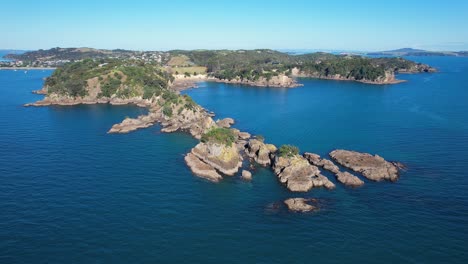 rough outcrops in the waters of oneroa bay in summer