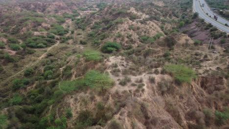 Erosiones-De-Barranco-únicas-De-Las-Icónicas-Tierras-Baldías-De-Los-Barrancos-De-Chambal-Junto-A-La-Carretera-Nacional-En-La-Frontera-De-Morena-Rajasthan-Madhya-Pradesh,-India