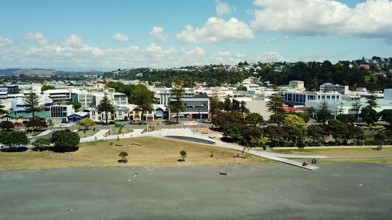 뉴질랜드 네이피어 해변과대로의 무인 항공기보기