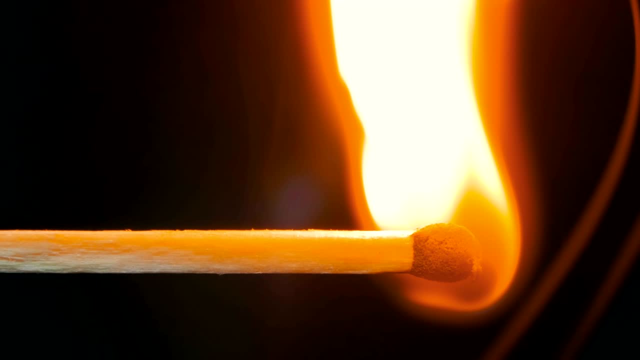 fósforo ardiente y llama