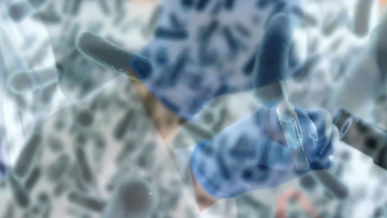 многочисленные кровеносные сосуды, плавающие на средней части медицинского работника, работающего в лаборатории