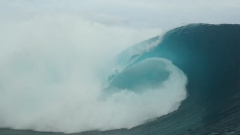 perfect barrel in slow motion teahupoo cloudy day