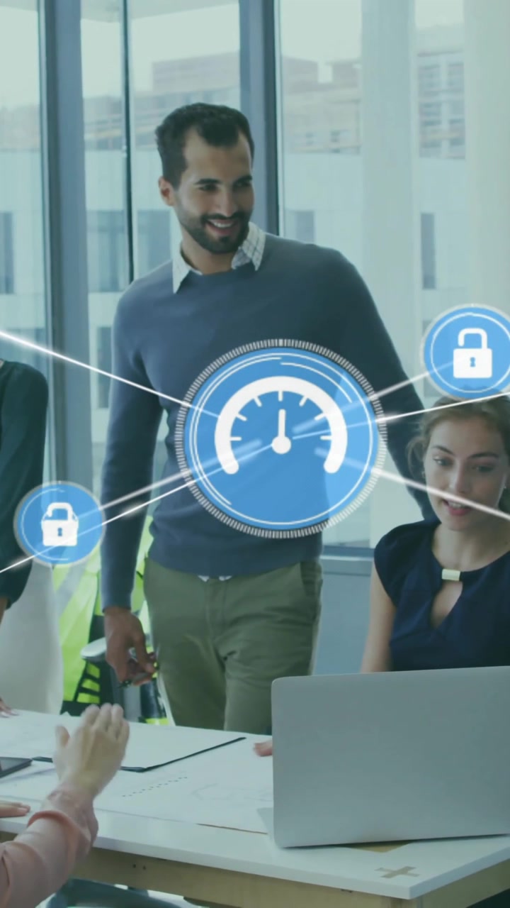 Animazione di una rete di connessioni con icone a lucchetto su professionisti di diverse etnie in ufficio