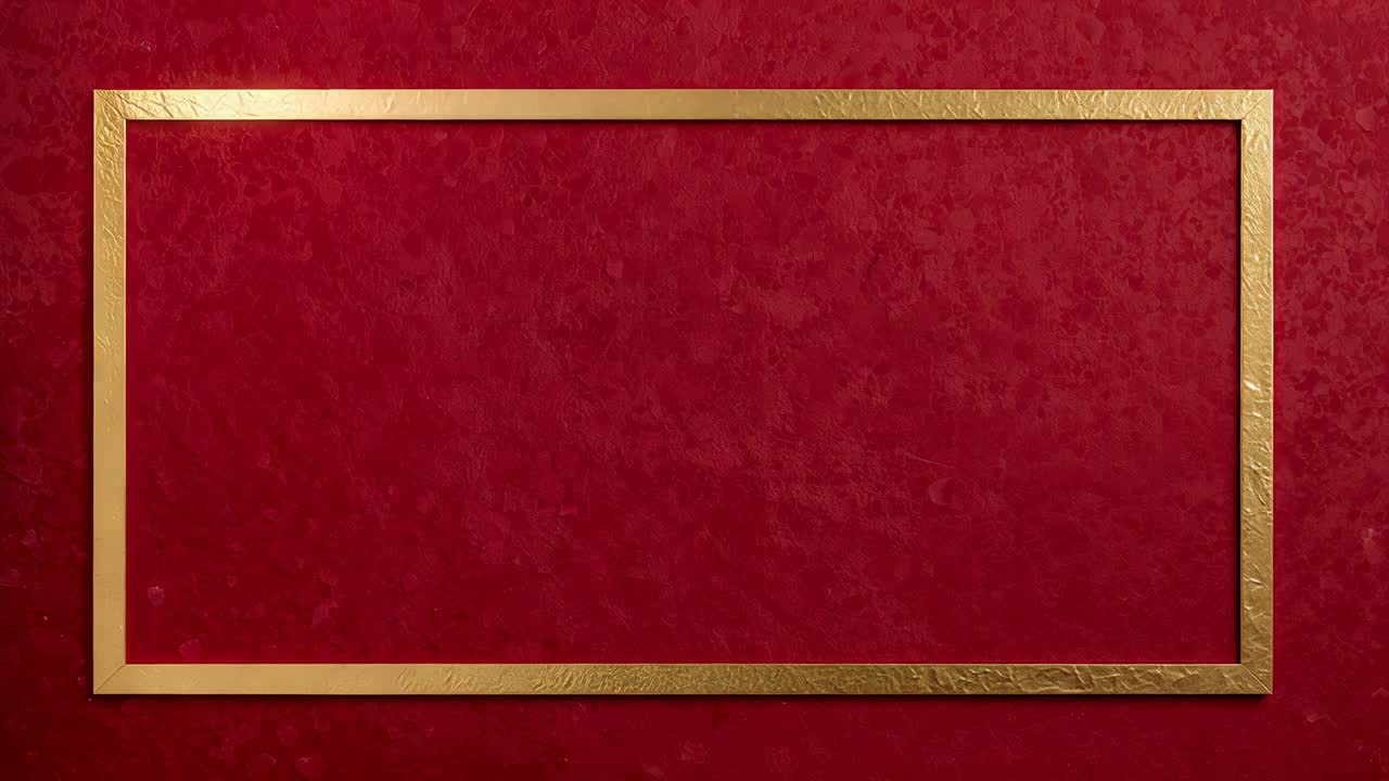 Luce in movimento che si sposta su una cornice dorata su una parete in gesso rosso scuro, ombra avanzante che si scurisce all'interno